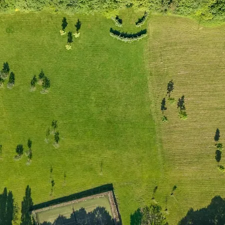 Manoir De Valmont - Court De Tennis * Hotot-en-Auge