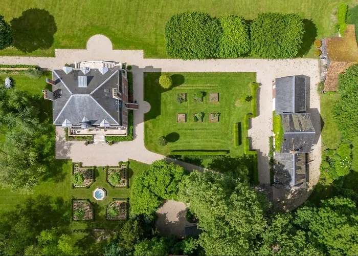 Manoir De Valmont - Court De Tennis *