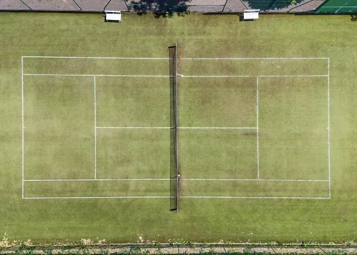 Manoir De Valmont - Court De Tennis *