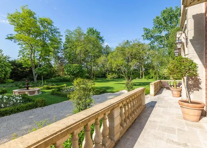 Manoir De Valmont - Court De Tennis *